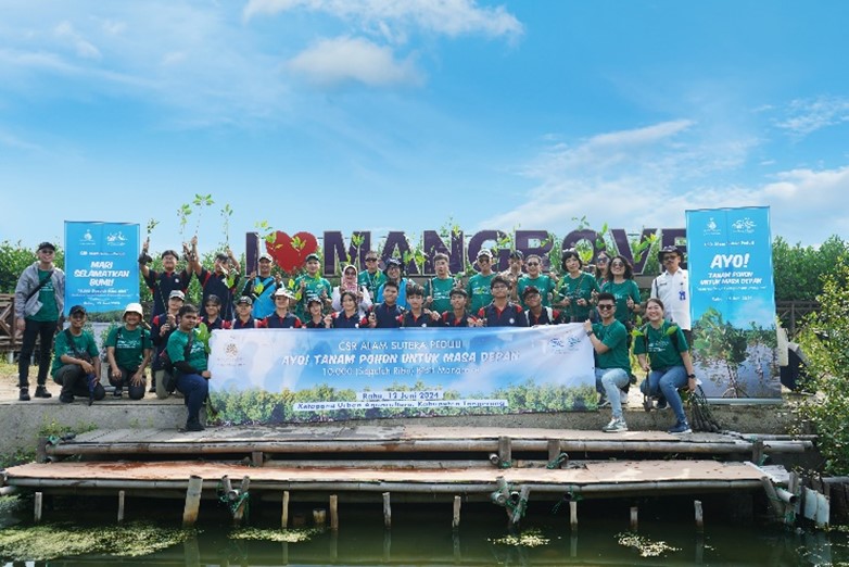 Menurut Dinas Lingkungan Hidup & Kebersihan (DLHK), kawasan Hutan Mangrove berfungsi sebagai pencegahan alami dalam melindungi pesisir dari bahaya erosi dan serangan gelombang besar. Foto: Alam Sutera