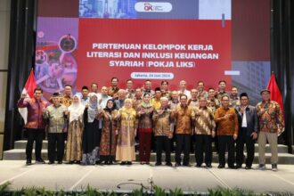 Kepala Eksekutif Pengawas Perilaku Pelaku Usaha Jasa Keuangan, Edukasi, dan Pelindungan Konsumen OJK, Friderica Widyasari Dewi hadir dan membuka kegiatan Kick-Off ISFO 2024 di Jakarta, Senin.