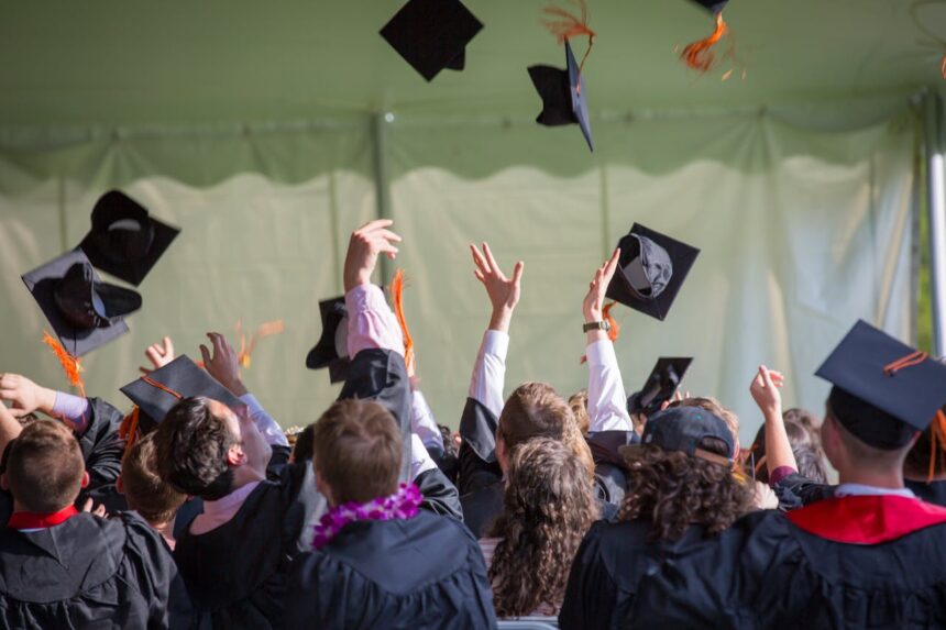 Ilustrasi wisuda mahasiswa para penerima beasiswa. Foto: Emily Ranquist / pexels