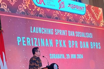 OJK meresmikan penggunaan aplikasi Sistem Informasi Perizinan dan Registrasi Terintegrasi (SPRINT) untuk melayani perizinan Penilaian Kemampuan dan Kepatutan (PKK) bagi calon entitas utama dari BPR dan BPRS di seluruh Indonesia. Foto: OJK
