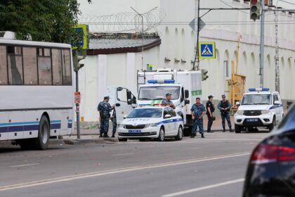 Pasukan khusus Rusia telah membebaskan dua sipir penjara dan membunuh beberapa pria yang menyandera mereka di pusat penahanan pra-persidangan di kota selatan Rostov-on-Don. Foto:Erik Romanenko/TASS