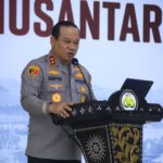 Kepala Operasi Nusantara Cooling System (Kaops) Polri, Irjen Pol Asep Edi Suheri saat memberikan arahan kepada 400 personil Polda NTB dan jajaran Polres melalui luring dan daring di Aula Sasana Dharma Mapolda Nusa Tenggara Barat (NTB) pada Kamis (25/7/2024). Foto: Ist