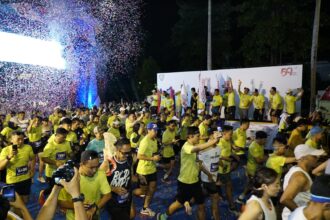 Dewan Komisaris dan Jajaran Direksi Telkom melepas peserta Digiland Run 2024 di Plaza Barat Gelora Bung Karno (GBK), Minggu (28/7/2024). Foto: Telkom Indonesia