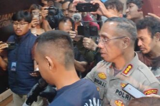 Kapolres Metro Jakarta Timur, Kombes Pol Nicolas Ary Lilipaly saat meminta keterangan oknum pegawai BUMN tersangka pembunuhan, Selasa (2/7/2024). Foto: Joesvicar Iqbal/ipol.id