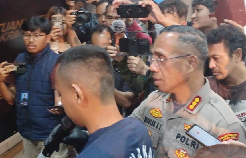 Kapolres Metro Jakarta Timur, Kombes Pol Nicolas Ary Lilipaly saat meminta keterangan oknum pegawai BUMN tersangka pembunuhan, Selasa (2/7/2024). Foto: Joesvicar Iqbal/ipol.id