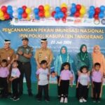 Hari Anak Nasional, Pemerintah Kabupaten (Pemkab) Tangerang mengadakan vaksinasi di PIN Polio di Desa Cikande, Kecamatan Jayanti, Kabupaten Tangerang. Foto: IG, @officialdinkes