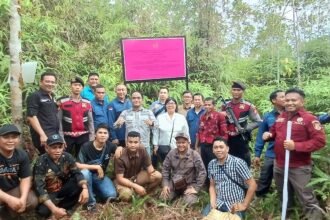 Tim Jaksa Eksekutor menyita dua konsensi pertambangan nikel milik terpidana atau terafiliasi dengan PT Tiga Samudra Perkasa dan PT Tiga Samudra Nikel yang berada di Kabupaten Luwu Timur, Provinsi Sulawesi Selatan (Sulsel). Foto: Puspenkum Kejaksaan Agung