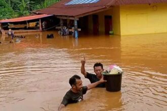 Kondisi Desa Lilief Waibulan, Kecamatan Weda Tengah, Kabupaten Halmahera Tengah, Maluku Utara, terendam banjir pada Minggu (21/7/2024). Foto: BPBD Kab. Halmahera Tengah