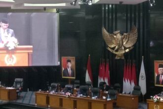 Kursi Ketua DPRD DKI Jakarta, Prasetio Edi Marsudi kembali kosong saat paripurna dengan Pj Gubernur DKI, Heru Budi.(foto sofian/ipol.id)