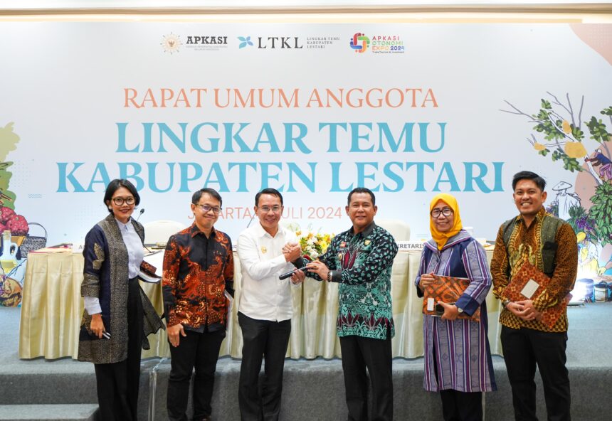 Lingkar Temu Kabupaten Lestari (LTKL) mengadakan acara Sustainable District Outlook 2024 dengan tema "Transformasi Kabupaten Lestari Menuju Visi Indonesia 2045: Aksi, Inovasi, dan Kolaborasi. (Istimewa)