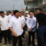 Menteri Koordinator Bidang Politik, Hukum, dan Keamanan Marsekal TNI (Purn) Hadi Tjahjanto saat meninjau Pembangunan Venue PON XIII 2024 di Sumatera Utara di sela rangkaian kunjungan kerjanya di Sumatera Utara, Rabu (10/7/2024). Foto: Humas Kemenko Polhukam