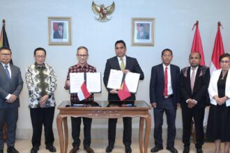 OJK dan Banco Central de Timor-Leste sepakat meningkatkan kerja sama antarkedua otoritas dengan menandatangani amendemen Nota Kesepahaman tentang Kerja Sama dalam Pengawasan Lintas Batas. Foto: OJK