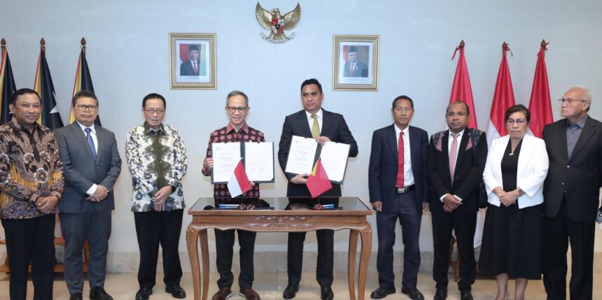 OJK dan Banco Central de Timor-Leste sepakat meningkatkan kerja sama antarkedua otoritas dengan menandatangani amendemen Nota Kesepahaman tentang Kerja Sama dalam Pengawasan Lintas Batas. Foto: OJK