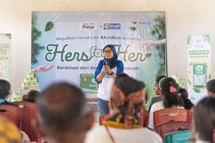 Edukasi Manajemen Kebersihan Menstruasi dari Plan Indonesia, Ibu Zuniatmi. Foto: Ist