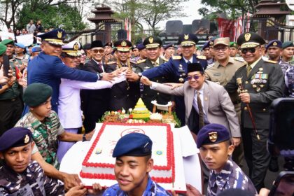 Pj Gub Sulsel hadiri HUT Bhayangkara. Foto: dok humas