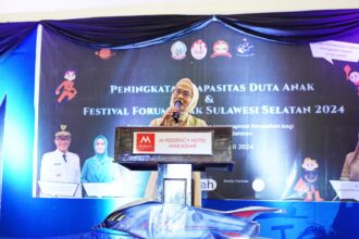 Penjabat Ketua TP PKK Provinsi Sulawesi Selatan, Ninuk Triyanti Zudan dalam sambutannya di kegiatan Peningkatan Kapasitas Duta Anak dan Festival Forum Anak Sulawesi Selatan 2024, di Hotel M Regency, Jumat (5/7/2024). Foto: Pemprov Sulawesi Selatan