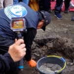 Hakim Agung Prof Yulius mewakili Mahkamah Agung dan masyarakat peradilan meletakkan batu pertama pembangunan surau yang hanyut di terjang banjir bandang di Nagari Parambaan, Kecamatan Lima Kaum, Sumatera Barat, Sabtu (6/7).