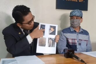 Kuasa Hukum MRR, Muhamad Normansyah (kiri) mendampingi Paman MRR, Yusman (kanan) saat memberikan keterangan pada awak media di kawasan Duren Sawit, Jakarta Timur, pada Minggu (7/7/2024). Foto: Joesvicar Iqbal/ipol.id