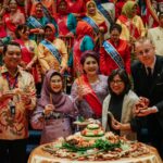 Hotel Borobudur Jakarta dengan bangga mengumumkan peluncuran program budaya “Discover Indonesia’s Spice Route: Tales of the Lands Beneath the Wind”, pada Selasa (9/7/2024) di Lobi Utama Hotel dan Pendopo Lounge, Hotel Borobudur Jakarta.