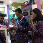 PJ Bupati Andi Ony berkunjung kestand Kabupaten Tangerang di Otonomi Expo 2024. Foto: dok/PJ Bupati Tangerang