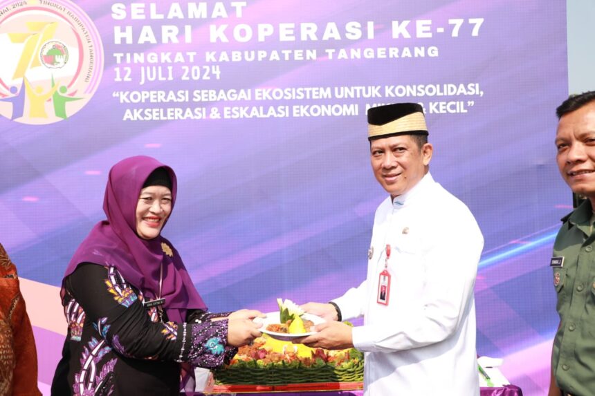 Penjabat (Pj) Bupati Tangerang Andi Ony saat menghadiri puncak perayaan HUT ke77 Koperasi tingkat Kabupaten Tangerang tahun 2024 di Alun-alun Tigaraksa, Puspemkab Tangerang. Jumat (12/7/24). Foto: Pemkab Tangerang