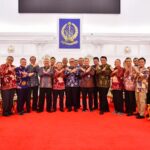 Jajaran DJKN dan KPKNL berfoto bersama Pj Gub Sulsel. Foto: dok humas