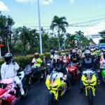 Dua pembalap Pertamina Enduro VR46 Racing Team Fabio Di Giannantonio dan Marco Bezzecchi saat Parade Bareng Komunitas Klub Motor Bali. Foto: Pertamina