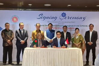 Pertamina New & Renewable Energy (Pertamina NRE) secara resmi menandatangani Nota Kesepahaman (MoU) bersama Coal Power Generation Company Bangladesh Limited (CPGCBL) di Crystal Ballroom, Hotel Intercontinental, Dhaka, Bangladesh pada Senin (15/7/2024). Foto: Pertamina