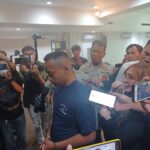 Tersangka pembunuhan oknum pegawai Badan Usaha Milik Negara (BUMN), Andika Ahid Widianto, 26, dihadirkan polisi saat pengungkapan gelar kasus pembunuhan di Mapolres Metro Jakarta Timur, pada Selasa (2/7/2024) lalu. Foto: Joesvicar Iqbal/dok/ipol.id