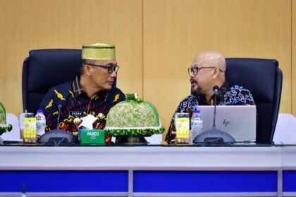 Prof Hammam Riza (ka) banyak belajar dari Prof Zudan (kiri). Foto: dok humas