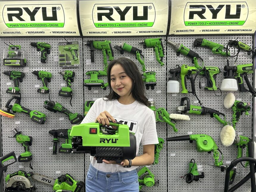 Ryu Powertools, merek terkemuka dalam industri alat teknik tahun ini hadir di Gaikindo Indonesia International Auto Show (GIIAS) 2024 dengan membawa deretan perkakas otomotif lengkapnya. Pameran otomotif terbesar di Indonesia ini akan berlangsung dari tanggal 18 - 28 Juli 2024 di Indonesia Convention Exhibition (ICE) BSD, Tangerang.