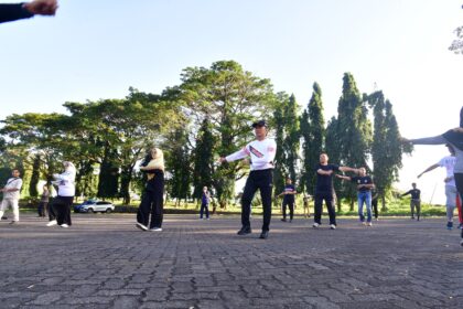 Olahraga rutin bersama di lingkungan ASN Pemprov Sulsel. Foto: dok humas