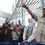 Pj Gubernur Sulbar, Bahtiar Baharuddin saat mengunjungi pabrik pengolahan padi modern.( Foto dok pemprov Sulbar)