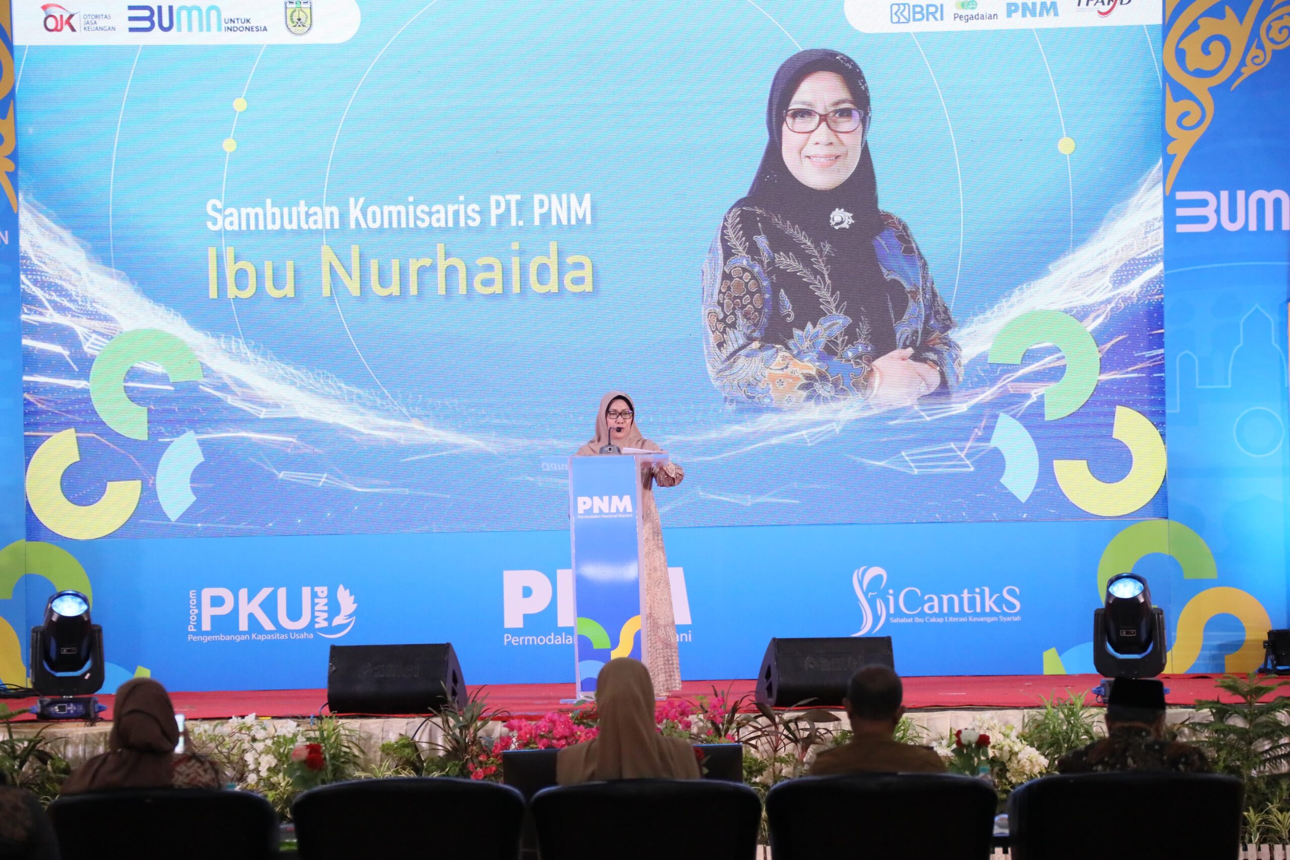 PT Permodalan Nasional Madani (PNM) bersama Otoritas Jasa Keungan (OJK) Regional Aceh memberikan edukasi terkait keuangan syariah kepada Pelaku usaha ultra mikro yang tergabung sebagai nasabah PNM Membina Ekonomi Keluarga Sejahtera (Mekaar).