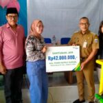 Ahli waris dari pengurus RT di Kelurahan Kebon Sirih Kecamatan Menteng Jakarta Pusat menerima santunan Jaminan Kematian (JKM) dari BPJS Ketenagakerjaan (BP Jamsostek) Cabang Jakarta Kebon Sirih.