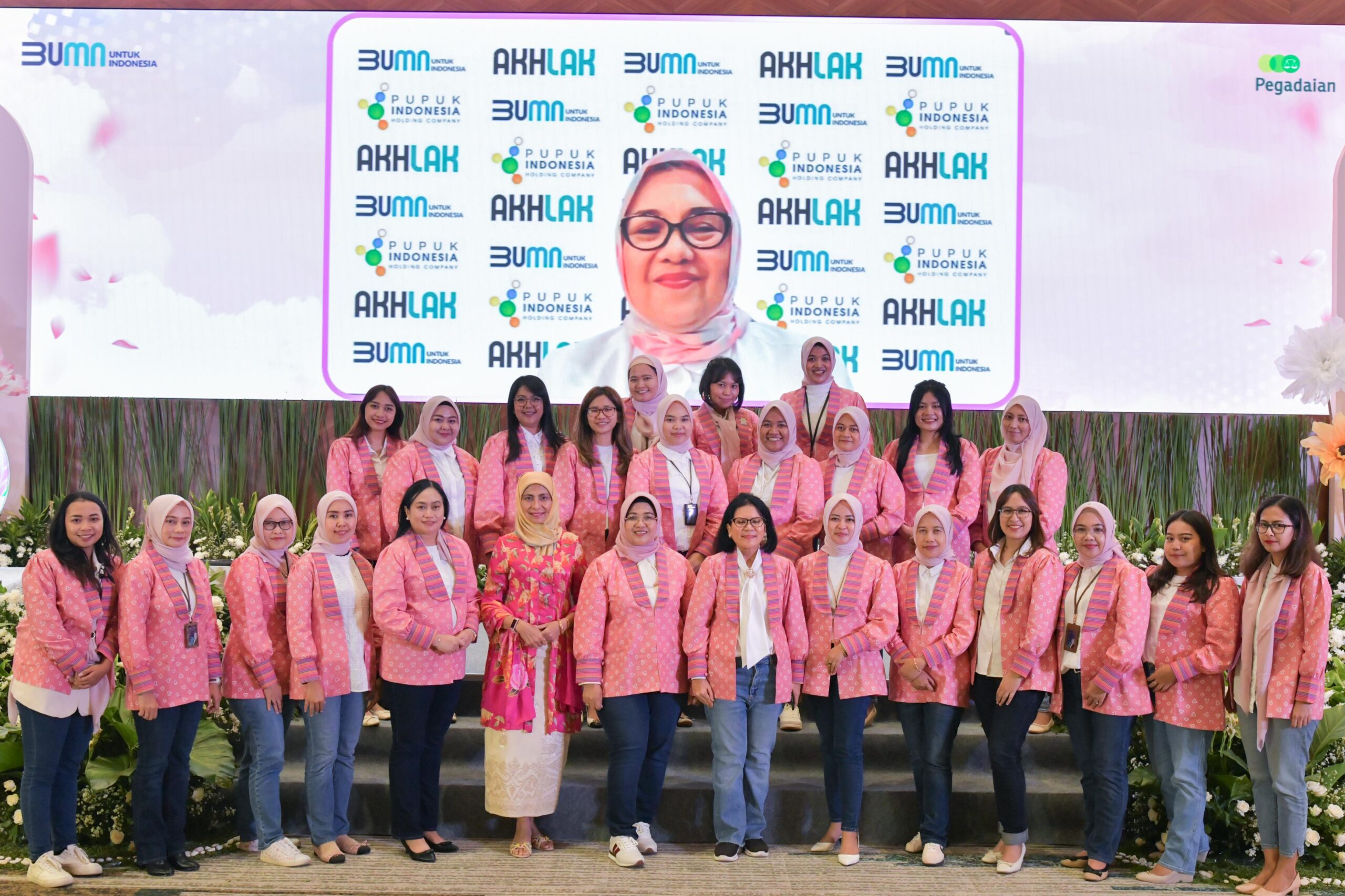 PT Pegadaian mengukuhkan organisasi Srikandi Pegadaian, bertepatan pada Hari Kebaya Nasional di Ballroom The Gade Tower, pada Rabu (24/07). Foto/istimewa