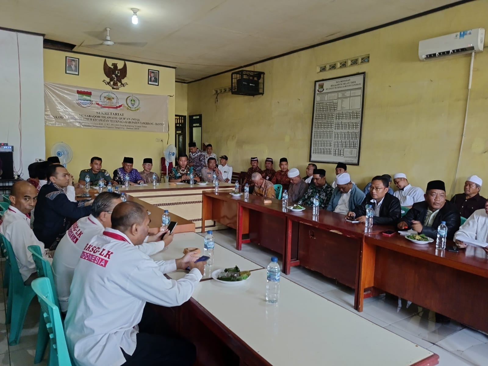 Polisi memberikan klarifikasi usai beredarnya video warga mendatangi rumah ibadah di Kampung Tukang Kajang, Desa Kampung Melayu Timur, Kecamatan Teluknaga, Kabupaten Tangerang, Banten. Foto/ist