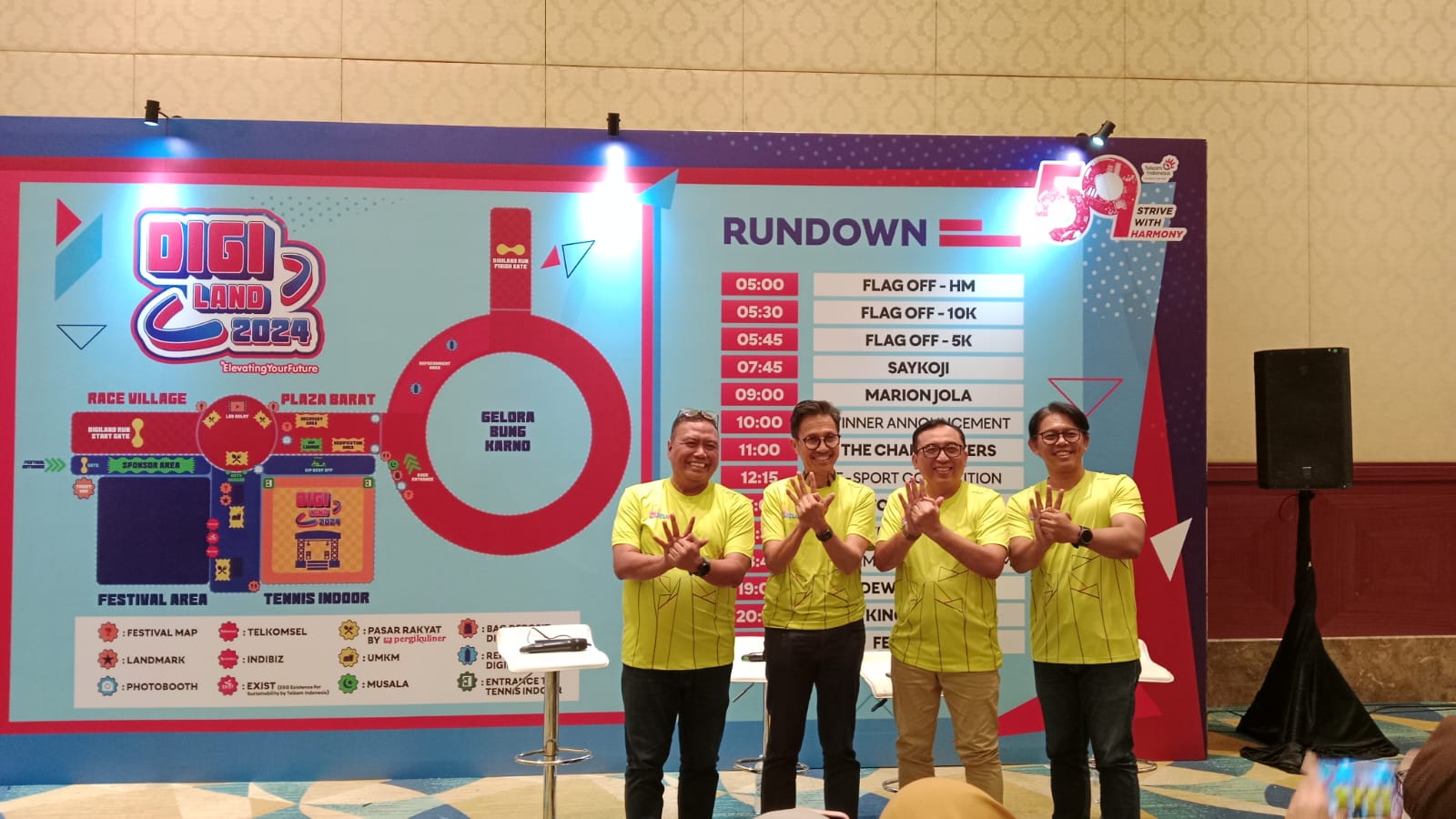 (Dari kiri ke kanan) AVP External Communication Telkom, Sabri Rasyid; Sekjen PB PASI, Tigor Tanjung; VP Corporate Communication Telkom, Andri Herawan Sasoko; dan Director D&D Sport Race Management, Didit Santoso saat Press Conference Digiland Run 2024 di Jakarta, Kamis (25/7/2024). Foto: Yudha Krastawan/ipol.id