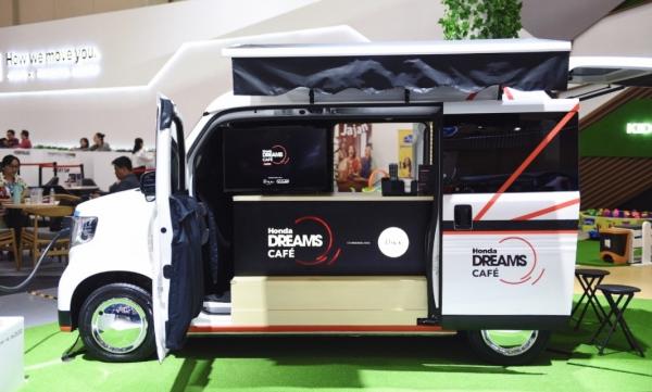 Honda Prospect Motor (HPM) memperkenalkan mobile cafe elektrik pertama di dunia dalam pameran GIIAS 2024. (Foto: Dok)