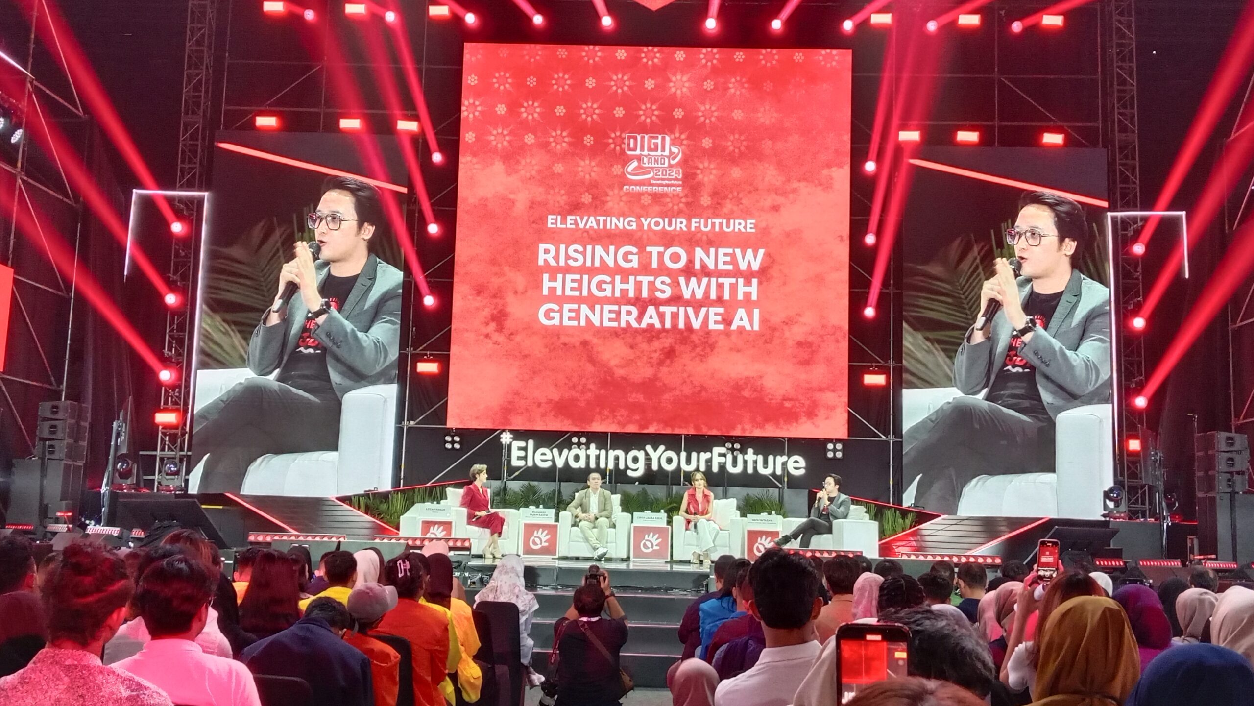 Founder VCGamers, UpBanx & Modal Rakyat Wafa Taftazani dalam Talk Show Elevating Your Future bertajuk "Rising to New Heights with Generative AI" yang digelar di Tennis Indoor Senayan, Jakarta, Sabtu (27/7/2024). Foto: Yudha Krastawan/ipol.id