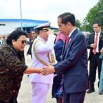 Presiden Jokowi dan ibu negara, Iriana Jokowi saat tiba Jakarta usai kunjungan luar negeri.(Foto BPMI Setpres)