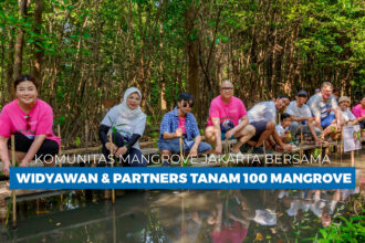 Komunitas Mangrove Jakarta bersama Widyawan & Partners tanam 100 mangrove. (Alidrian Fahwi/ipol.id)