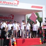 Direktur Perencanaan & Pengembangan Bisnis PT Pertamina Patra Niaga, Harsono Budi Santoso saat membuka gelaran Pertamax Turbo Drag Fest 2024 di Lapangan Udara Cicangkal, Bogor, Sabtu (13/7/2024). Foto: Dok Pertamina Kegiatan ini resmi dibuka oleh Direktur Perencanaan & Pengembangan Bisnis PT Pertamina Patra Niaga, Harsono Budi Santoso