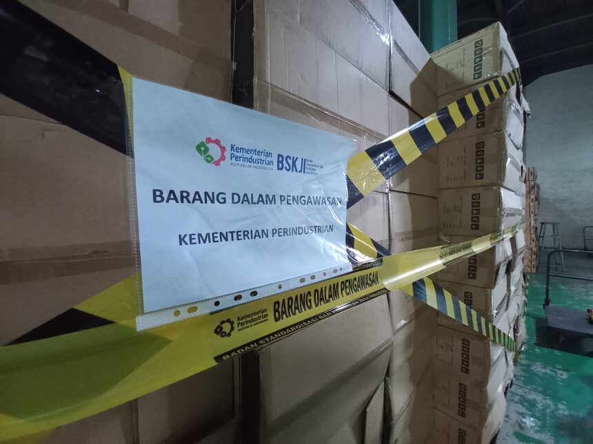 Badan Standardisasi dan Kebijakan Jasa Industri (BSKJI) Kemenperin telah melakukan pengawasan terhadap produk-produk elektronik yang beredar di Provinsi DKI Jakarta. Dari pengawasan tersebut telah diamankan sebanyak 25.257 unit speaker aktif yang tidak memiliki SPPT-SNI dengan nilai mencapai Rp10,2 miliar dari tiga perusahaan.