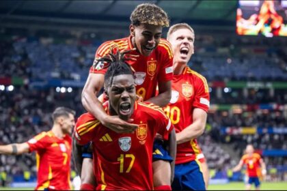 Nico Williams merayakan gol pembuka Spanyol. Foto: Getty Images