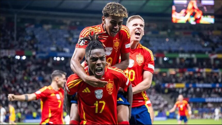 Nico Williams merayakan gol pembuka Spanyol. Foto: Getty Images