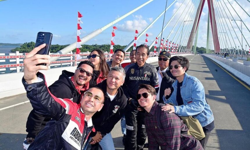 Presiden Joko Widodo bersama para (influencer Tanah Air. Foto: Instagram Raffi Ahmad