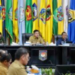 Plt. Sekjen Kemendagri Tomsi Tohir memimpin Rapat Koordinasi (Rakor) Pengendalian Inflasi Daerah yang Dirangkaikan dengan Penanggulangan TBC dan Polio di Gedung Sasana Bhakti Praja (SBP) Kantor Pusat Kemendagri, Jakarta, Senin (8/7/2024). Foto: kemendagri