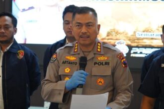 Kabidhumas Polda Jateng Kombes Pol Artanto saat mendampingi Dirreskrimsus Kombes Pol Dwi Subagyo dalam konferensi pers ungkap kasus Mafia Tanah di Mako Ditreskrimsus Polda Jateng