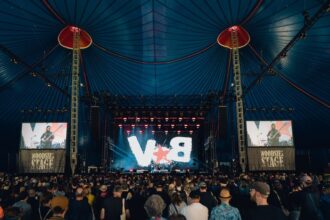 VoB saat tampil di Festival Glastonbury di Inggris, Jumat (28/6/2024). Foto: Abi Ismail/Voice of Baceprot